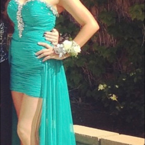 beautiful dress - Picture 2 of 2